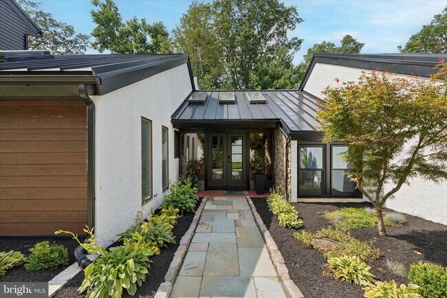 Building Photo - 1220 Valley Rd