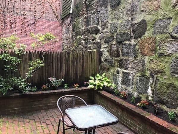Building Photo - 49 Garden St