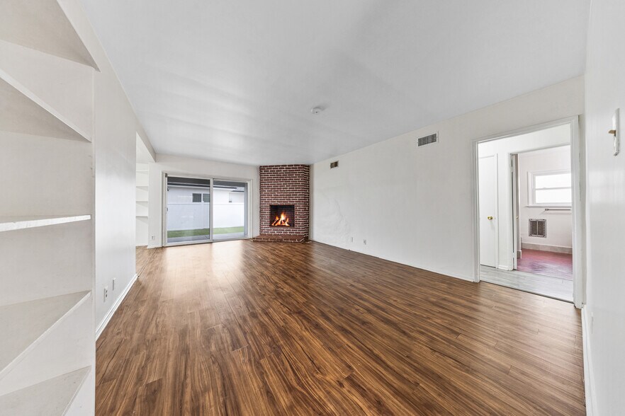 Building Photo - 6943 Nagle Ave
