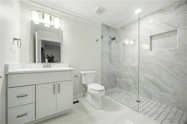 Building Photo - 1390 Tennis Ct Pl