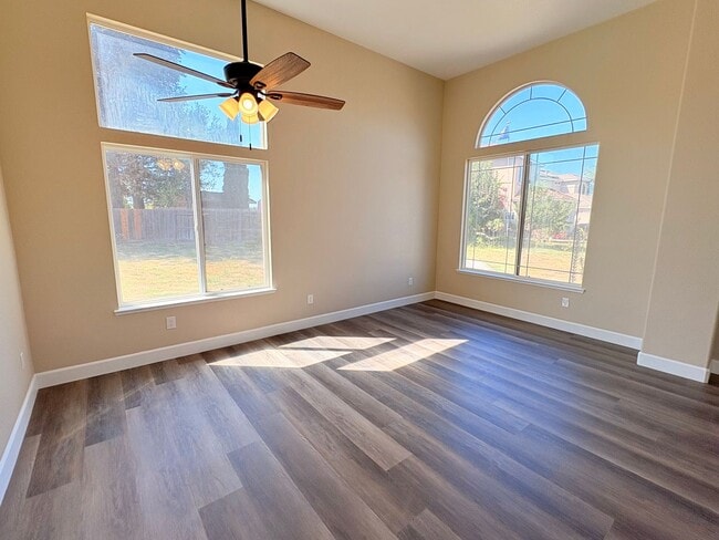 Building Photo - Stunning 4 bedroom house in Livingston
