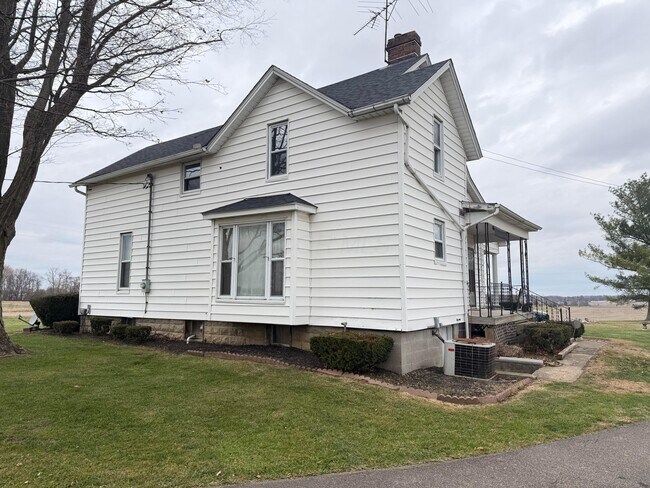 Building Photo - 4790 Lancaster Thornville Rd NE