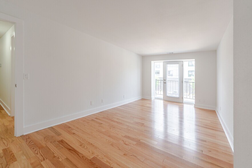 Building Photo - 5630 Pershing Ave