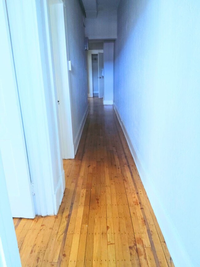 Building Photo - 2111 Park Ave