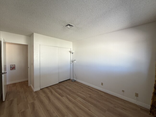 Building Photo - 6822 Endora Dr