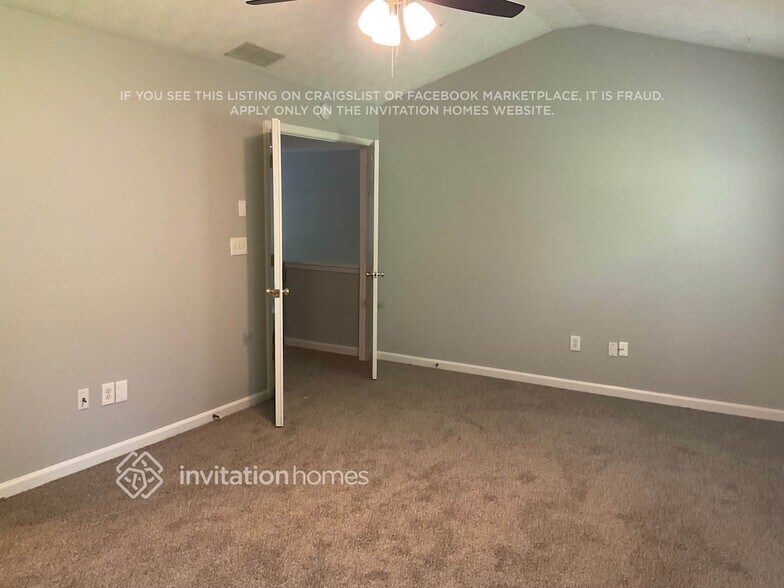 Building Photo - 28 Whitlock Square SW