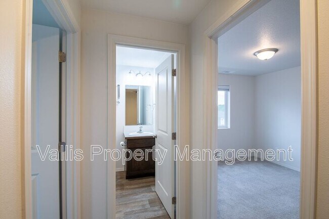 Building Photo - 4850 Heathwood St NE