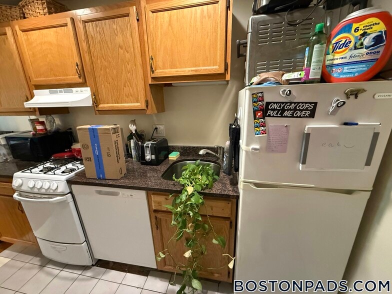 Building Photo - 6 Wait St