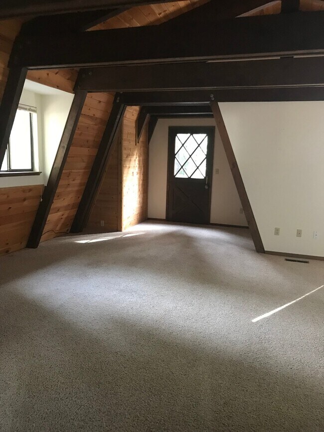 Building Photo - 255 Pelton Ln