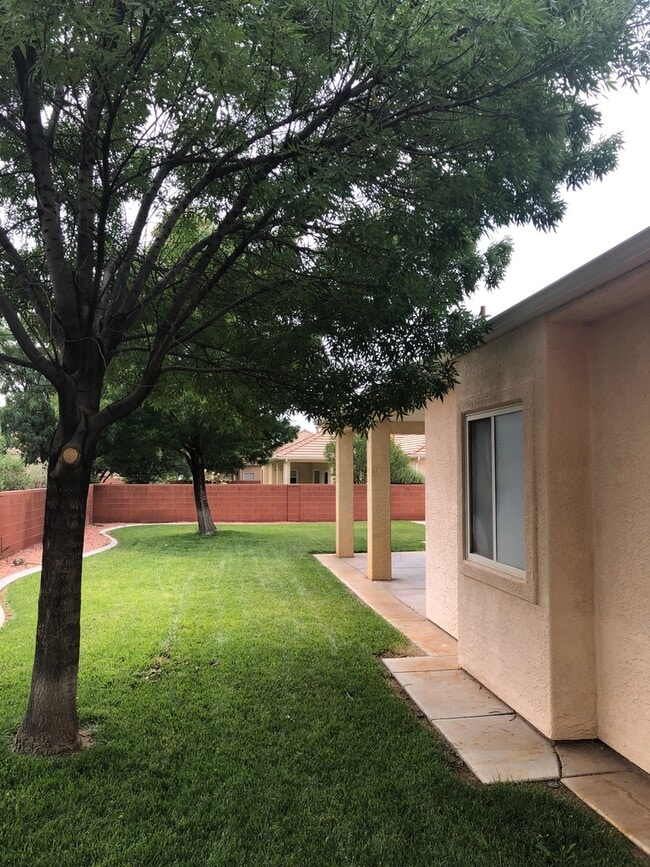 Building Photo - 3 bed 2 bath home for rent in Hurricane