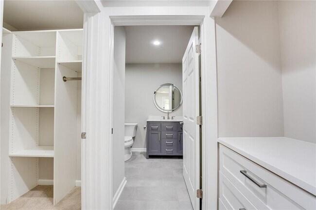 Building Photo - 35 Ashleigh Terrace NE
