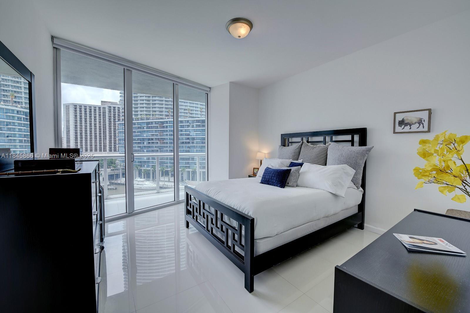 Building Photo - 465 Brickell Ave