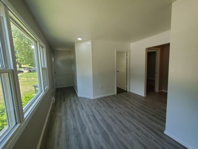 Building Photo - SL GRA1105