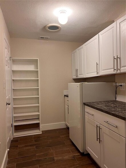 Building Photo - 14715 Bayonne Rd