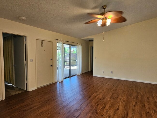 Building Photo - 15451 Crystal Lake Dr