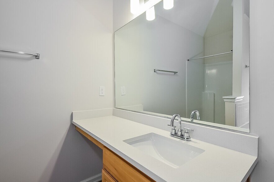 Building Photo - 512 Tori Ct