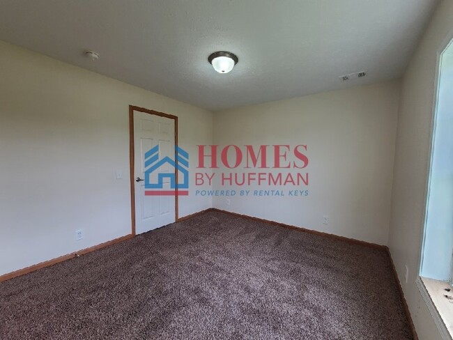 Building Photo - Three Bedroom Townhouse | Two Bath | Chandler