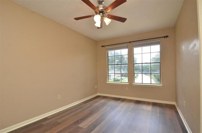 Building Photo - 1306 Plum Park Dr