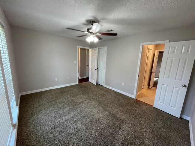 Building Photo - 16510 Oxnard Ln