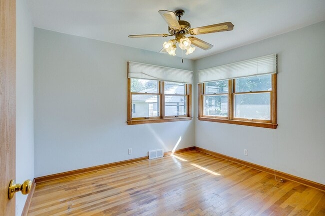 Building Photo - 3 bedroom, 2 bath Ranch -AVAILABLE AUGUST