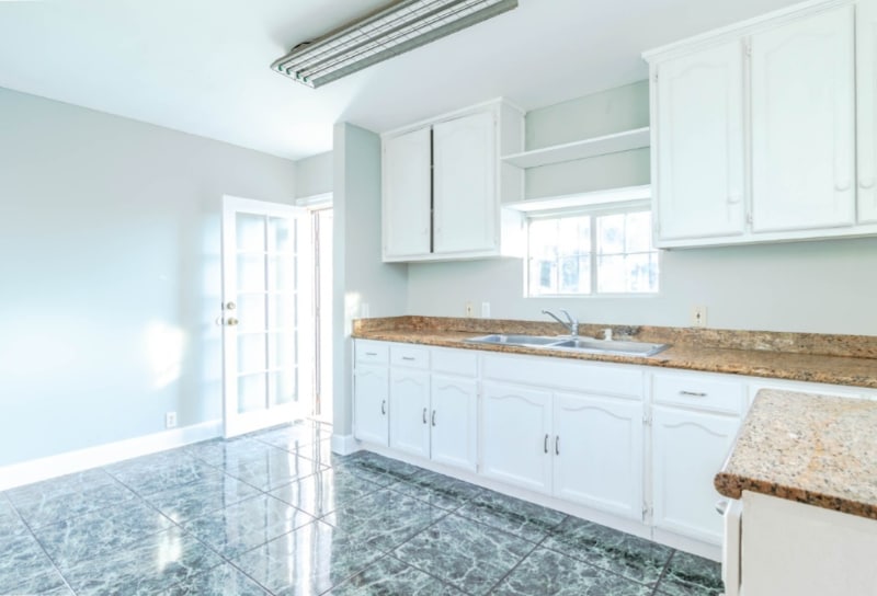 Building Photo - 930 W 130th St