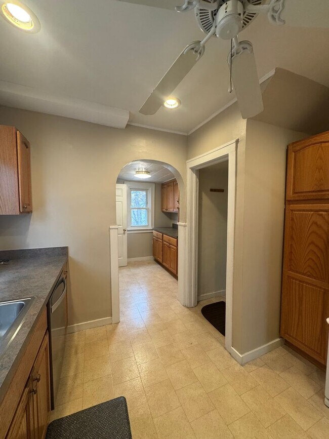 Building Photo - Three Bedroom Home Located in University Heights