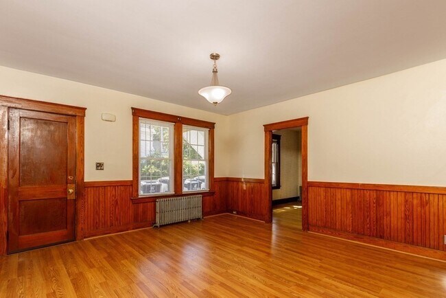 Building Photo - 112 Greenwood St