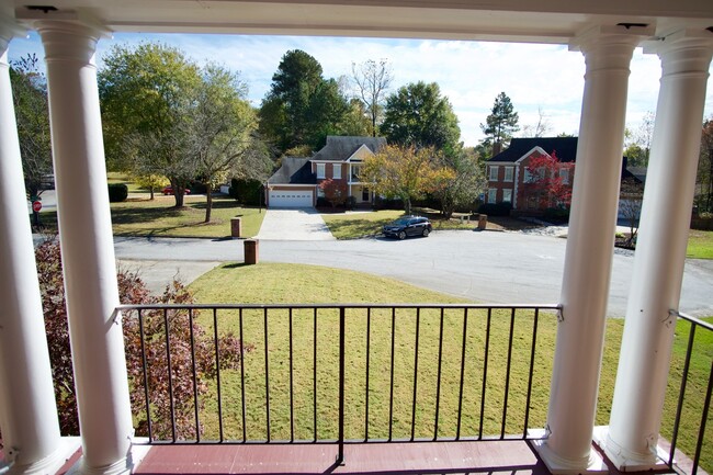 Building Photo - Dunwoody Living at Its Best – Spacious 4BR...