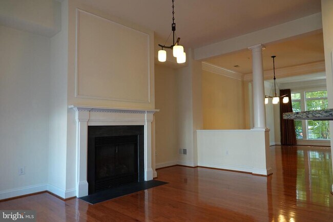 Building Photo - 1115 Crestfield Dr