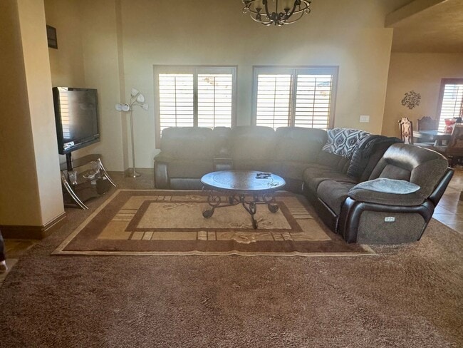 Building Photo - Premium home over looking the elko golf course.