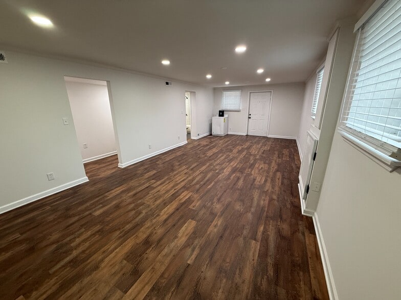 Living and dining room - 3320 Clifton Ave