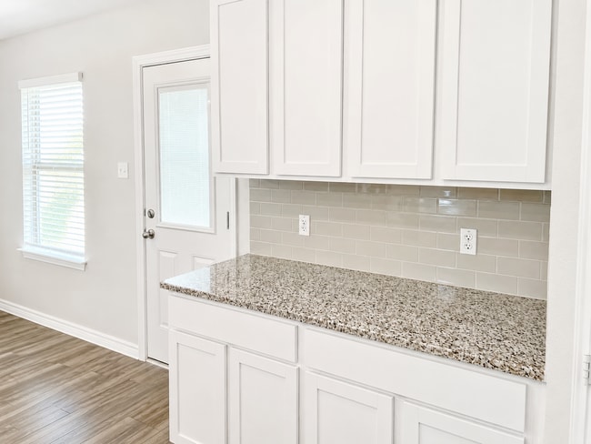Building Photo - Available for Move-in June 10th!