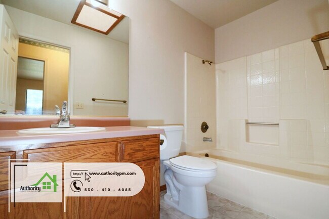 Building Photo - 1844 Breckenwood Dr