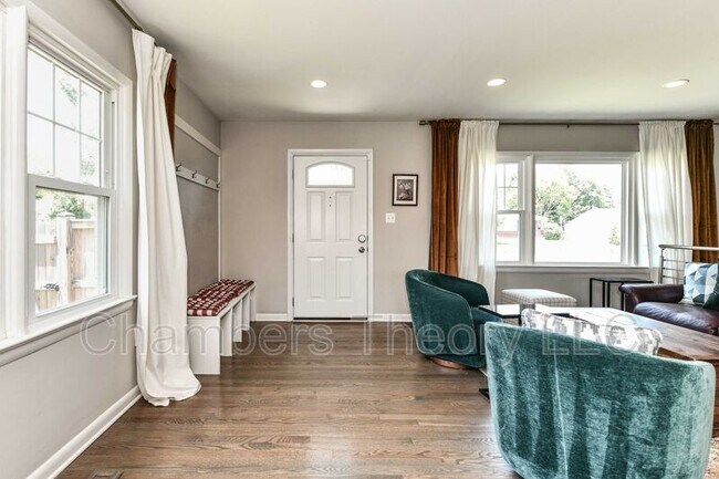 Building Photo - 1015 Woods Pl