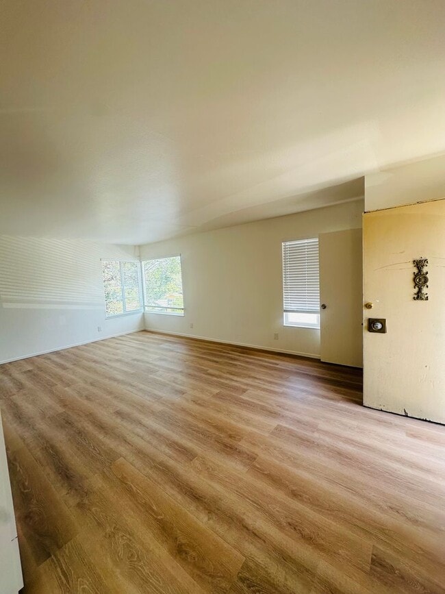 Building Photo - 4511- 4515 Penniman Ave
