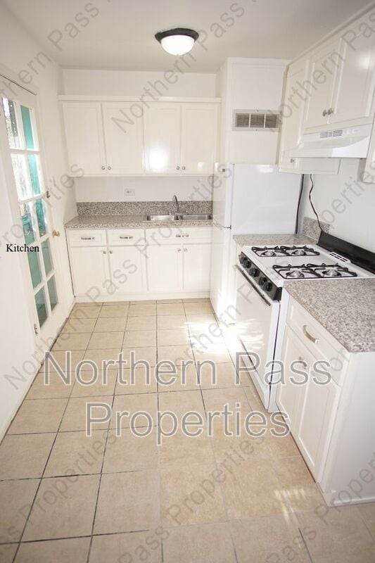 Building Photo - 3803 Tyler Ave