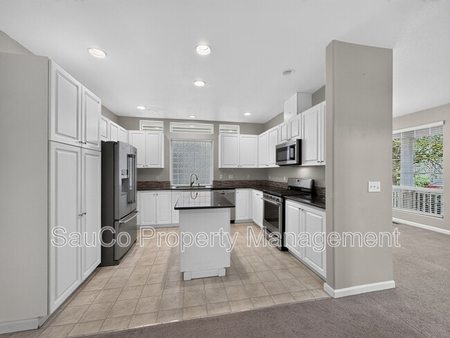 Building Photo - 5605 NE Caddis Dr