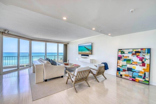 Building Photo - 570 Ocean Dr