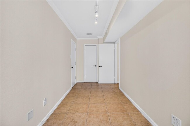 Building Photo - 609 Peerman Pl