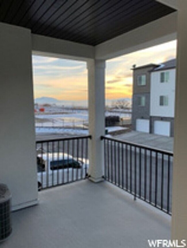 Building Photo - Incredible Vineyard Condo with Garage