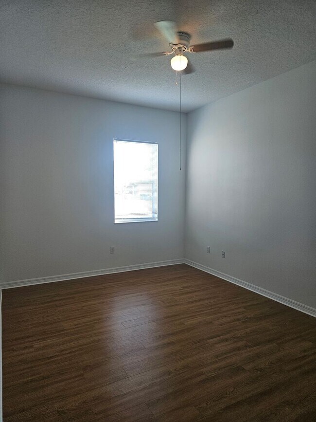 Building Photo - 4 BEDROOM 3 FULL BATH HOME WITH A SCREENED IN POOL IN THE BEAUTIFUL PALM COAST