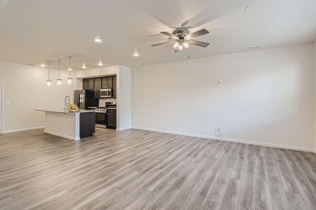 Building Photo - Beautiful 2-story modern townhome available for rent in booming Interquest & Voyager area