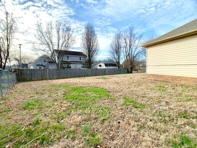 Building Photo - 3310 Mallard Dr