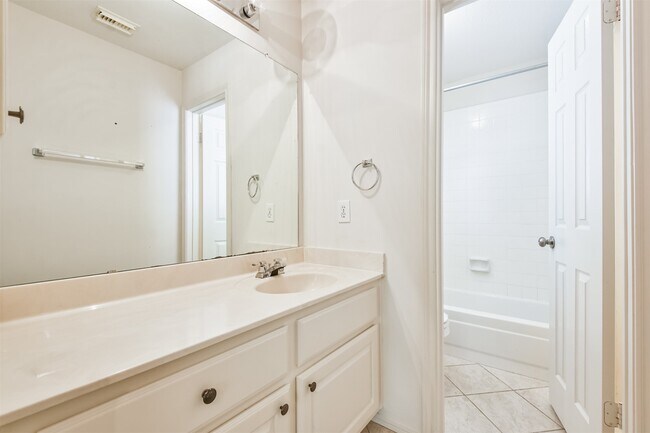 Building Photo - 13006 Peach Meadow Dr