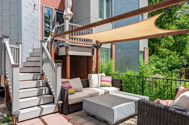 Building Photo - 377 Pearl St