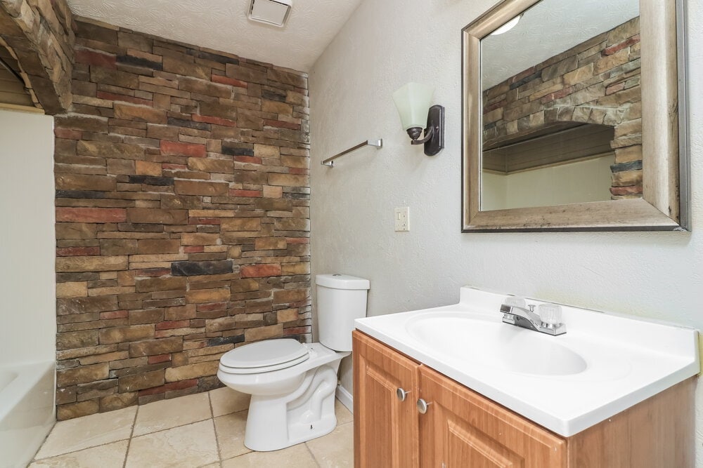 Building Photo - 134 Oak Landing Dr S