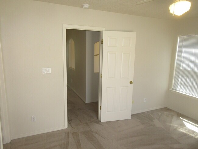 Building Photo - 4608 Holiday Breeze Pl NE