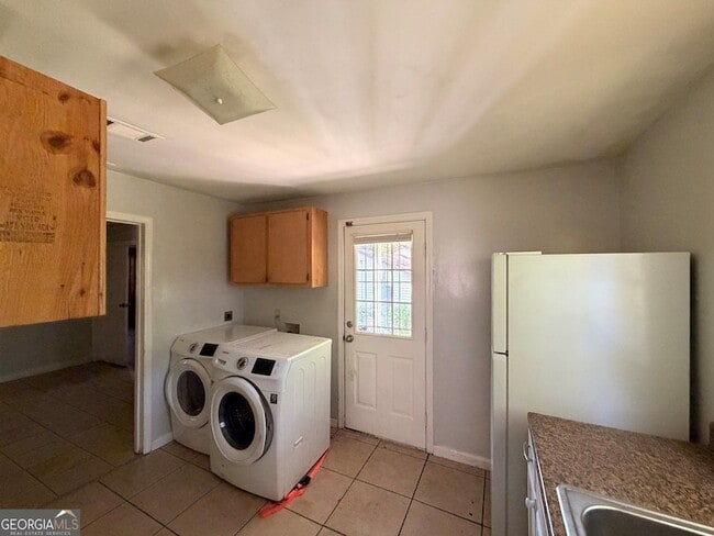 Building Photo - 2203 Tiger Flowers Dr NW