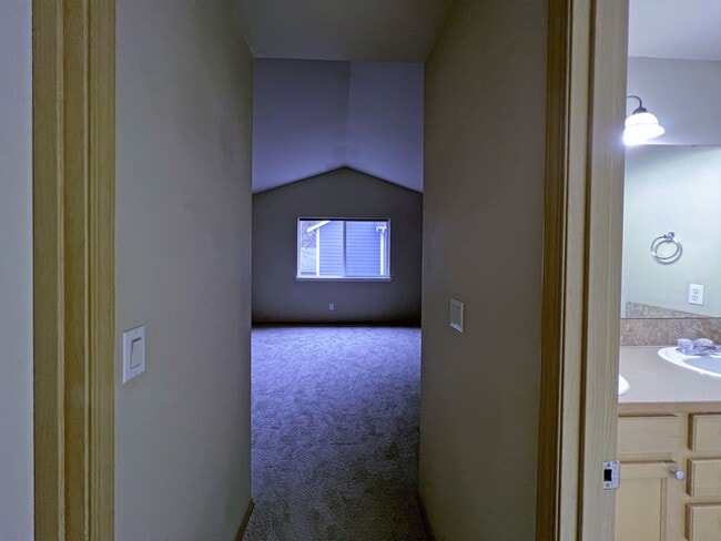 Building Photo - 3 Bedroom  2 Bath Home in Desirable Maple Valley