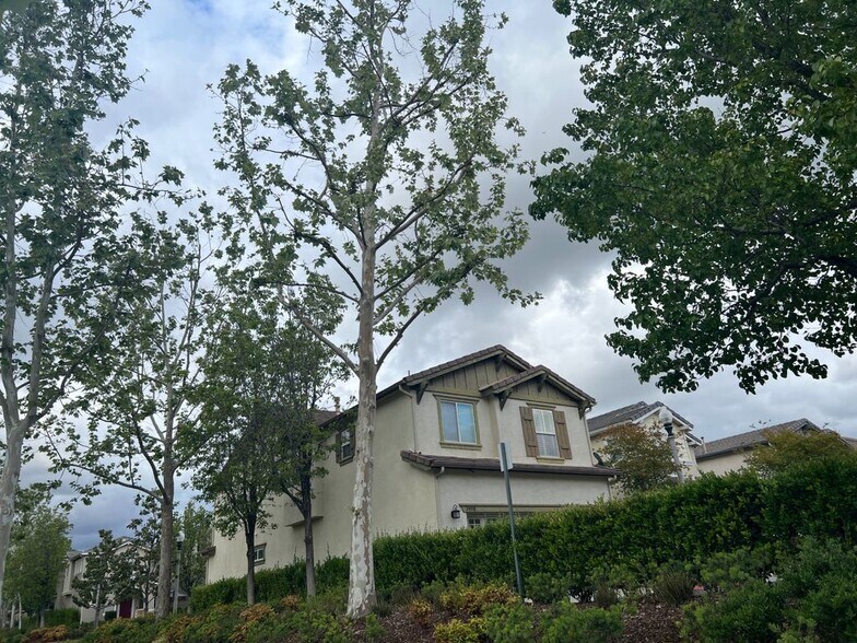Building Photo - 24098 Stone Creek Dr